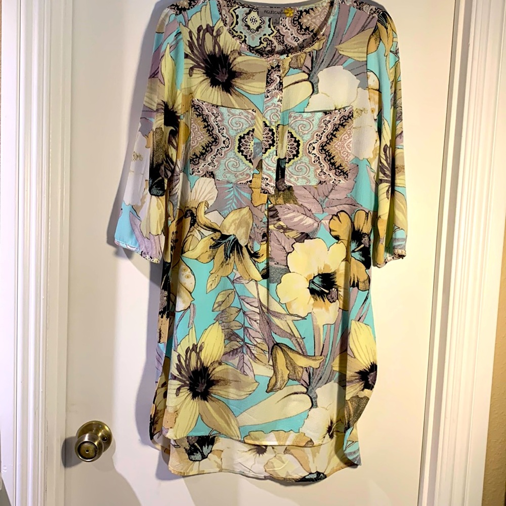 Spring tunic/dress. Soft multi color. Black accents. 3/4 sleeve, patch pockets